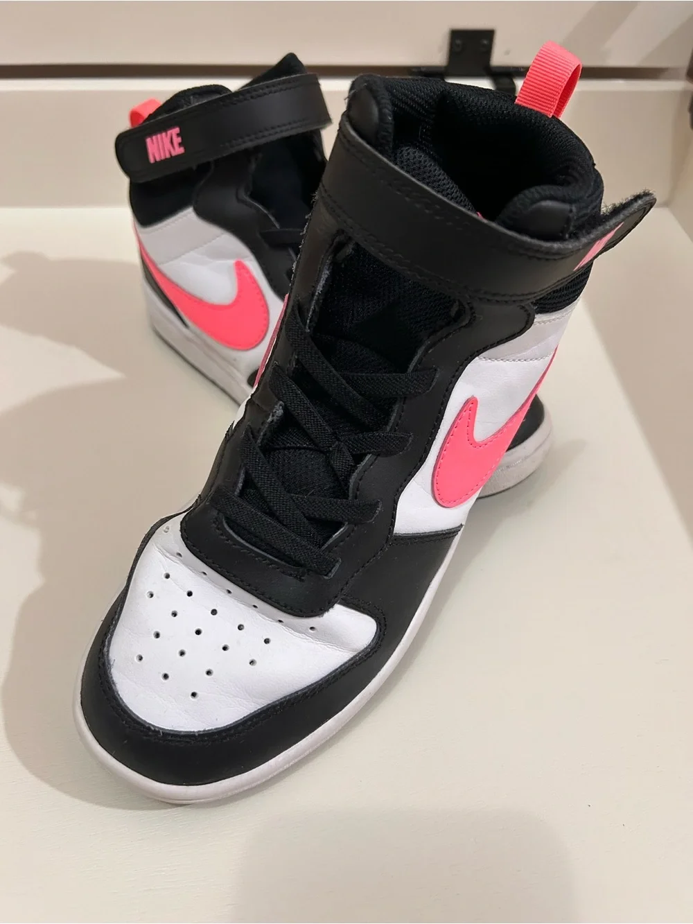 Nike Kids High-Top Sneakers in White, Black & Pink